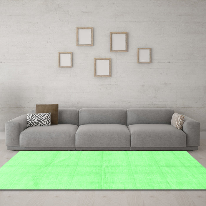 Machine Washable Solid Emerald Green Modern Area Rugs in a Living Room,, wshabs1555emgrn