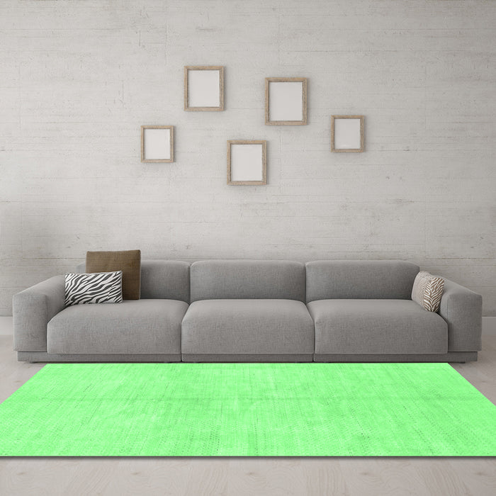 Machine Washable Solid Emerald Green Modern Area Rugs in a Living Room,, wshabs1557emgrn
