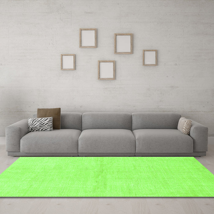 Machine Washable Solid Green Modern Area Rugs in a Living Room,, wshabs1558grn