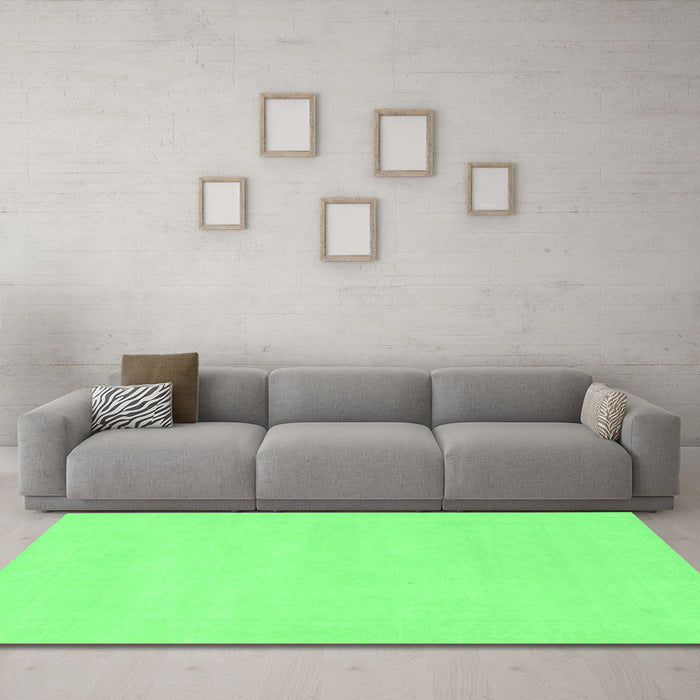 Machine Washable Solid Emerald Green Modern Area Rugs in a Living Room,, wshabs155emgrn
