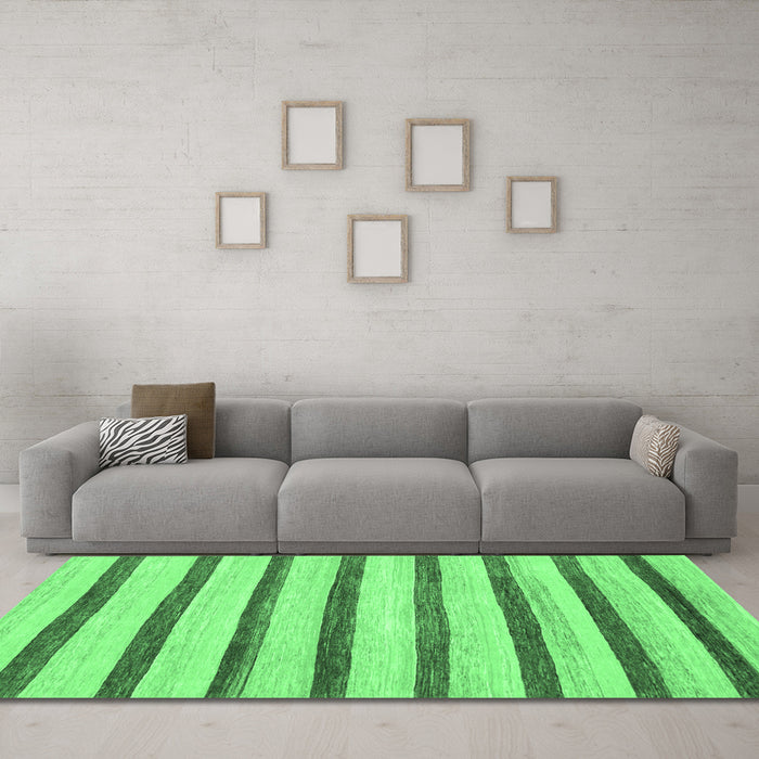 Machine Washable Solid Emerald Green Modern Area Rugs in a Living Room,, wshabs1564emgrn
