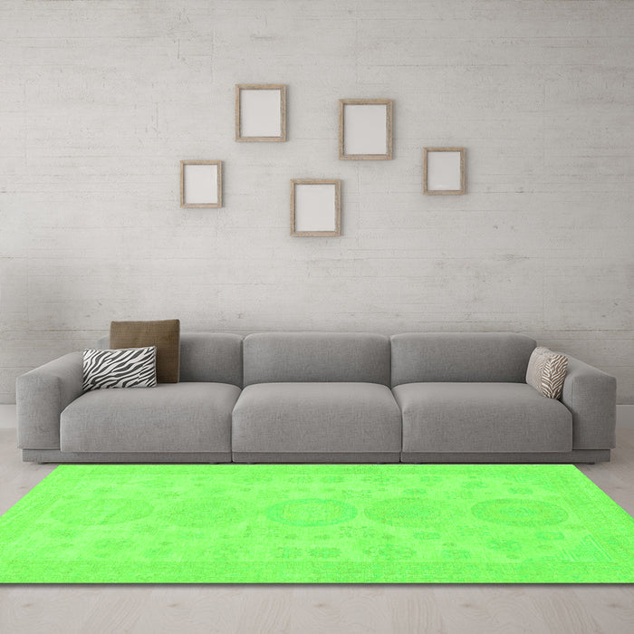 Machine Washable Abstract Green Modern Area Rugs in a Living Room,, wshabs157grn