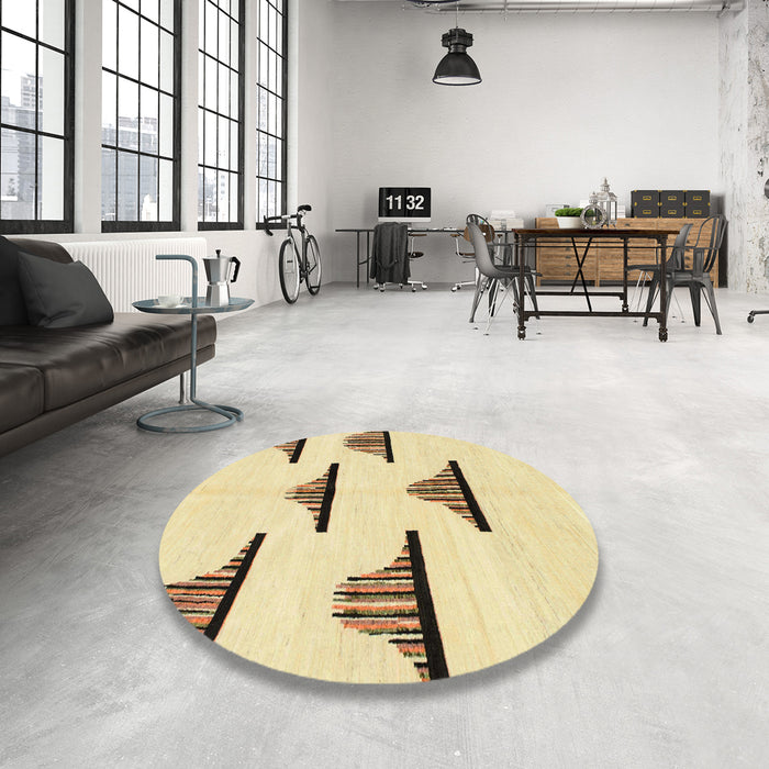 Round Machine Washable Abstract Metallic Gold Rug in a Office, wshabs1592