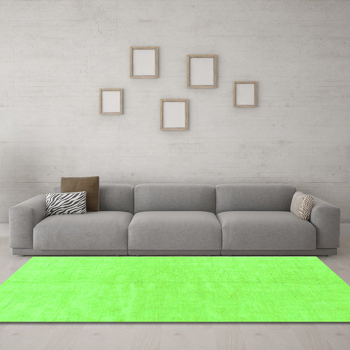 Machine Washable Solid Green Modern Area Rugs in a Living Room,, wshabs1597grn