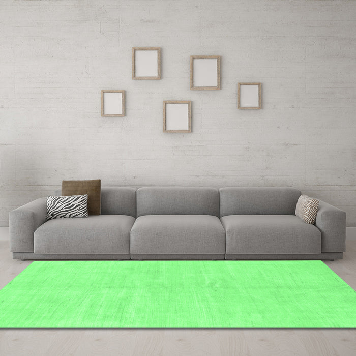 Machine Washable Solid Emerald Green Modern Area Rugs in a Living Room,, wshabs1599emgrn