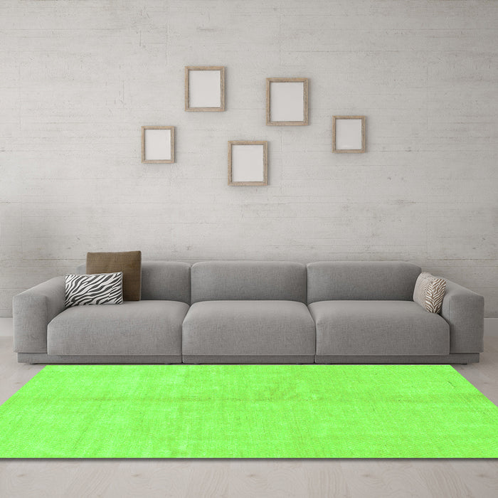 Machine Washable Solid Green Modern Area Rugs in a Living Room,, wshabs1600grn