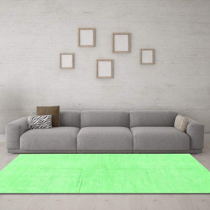 Machine Washable Solid Emerald Green Modern Area Rugs in a Living Room,, wshabs1608emgrn