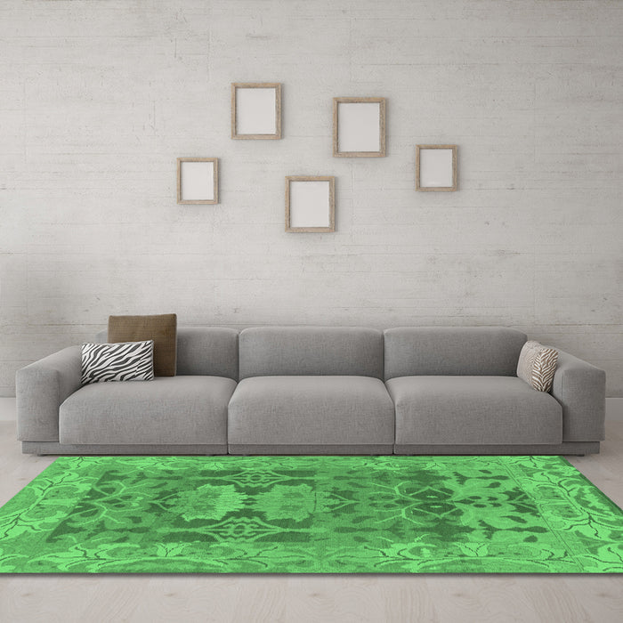 Machine Washable Oriental Emerald Green Traditional Area Rugs in a Living Room,, wshabs1659emgrn