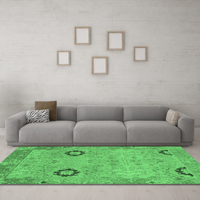 Machine Washable Oriental Emerald Green Traditional Area Rugs in a Living Room,, wshabs1661emgrn