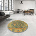 Round Abstract Gold Modern Rug in a Office, abs1675