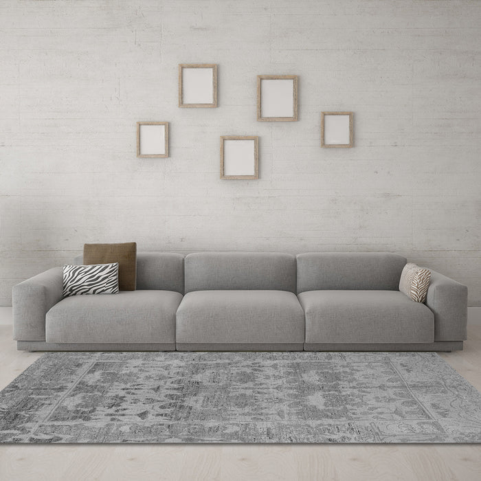 Machine Washable Oriental Gray Traditional Rug in a Living Room,, wshabs1677gry