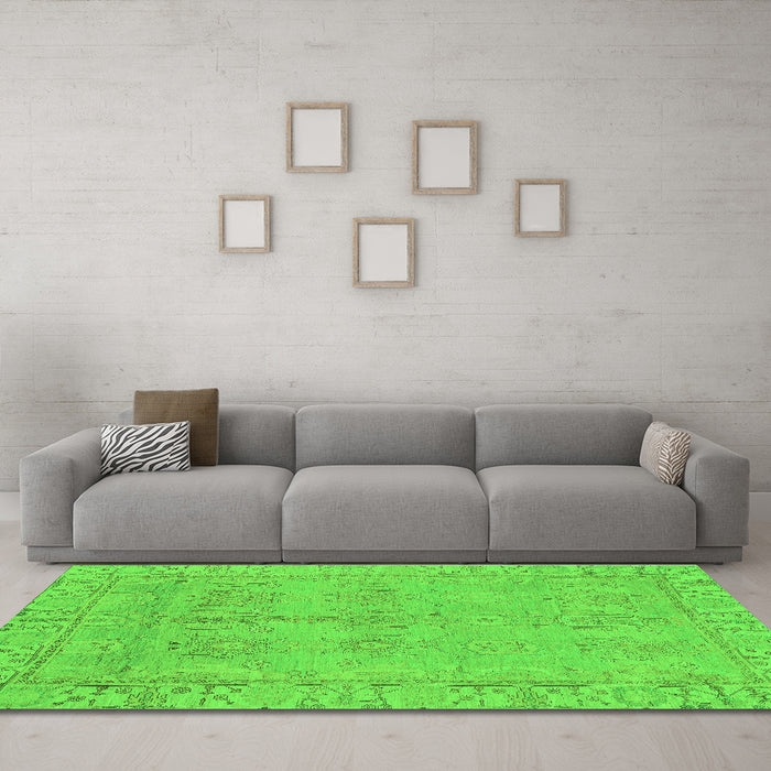 Machine Washable Oriental Green Traditional Area Rugs in a Living Room,, wshabs1678grn