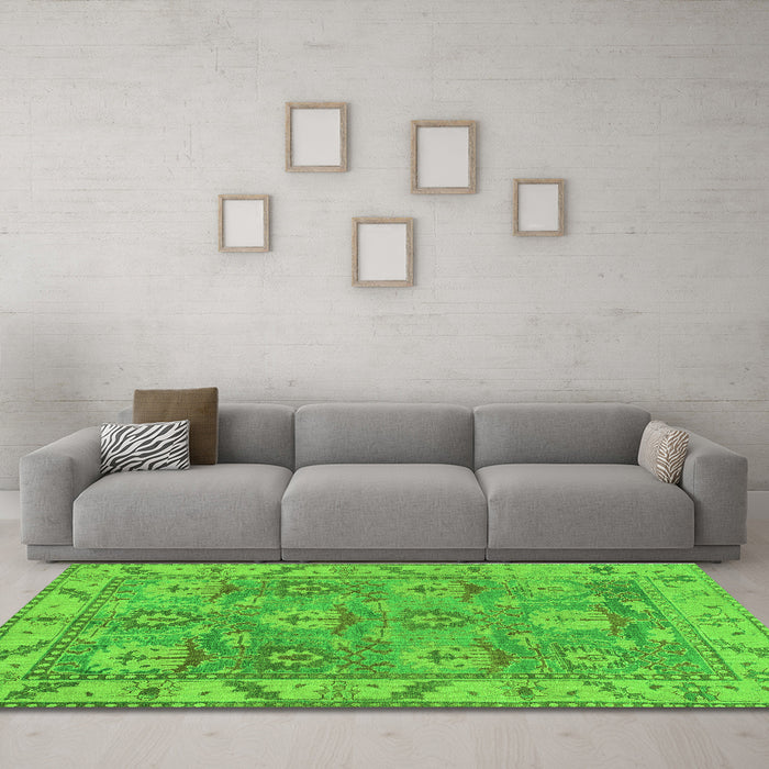Machine Washable Oriental Green Traditional Area Rugs in a Living Room,, wshabs1679grn