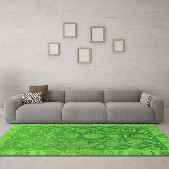 Machine Washable Abstract Green Modern Area Rugs in a Living Room,, wshabs1681grn