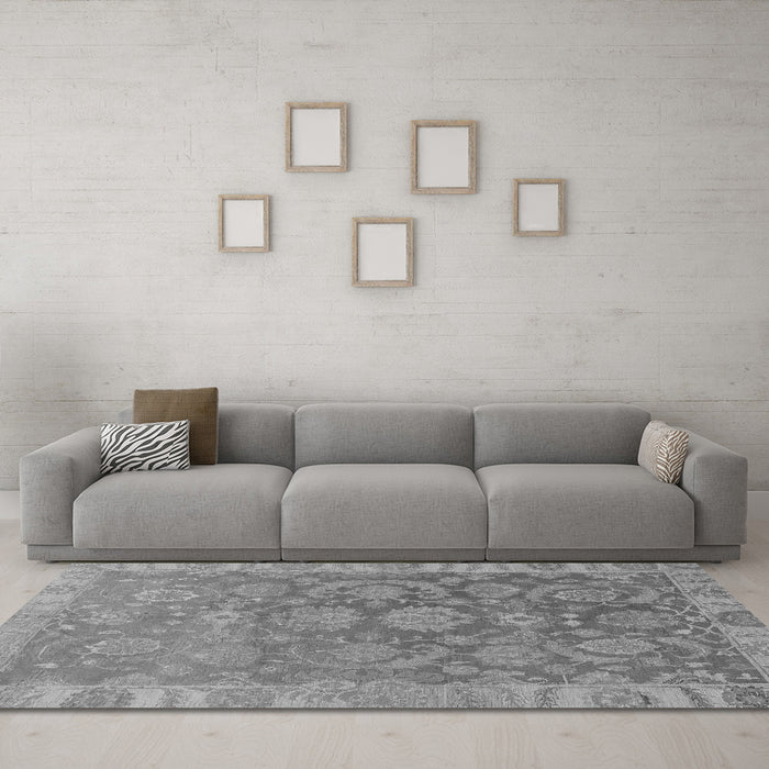 Machine Washable Abstract Gray Modern Rug in a Living Room,, wshabs1681gry