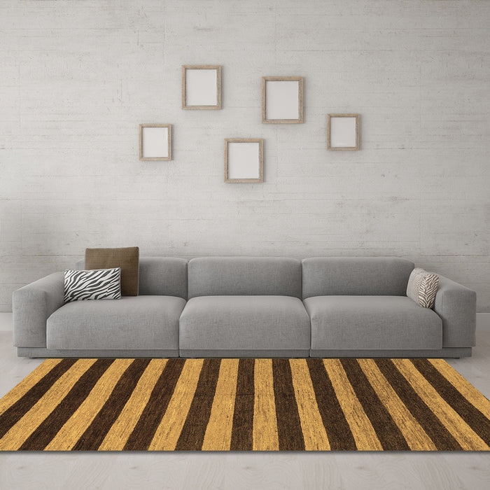 Machine Washable Abstract Brown Modern Rug in a Living Room,, wshabs1700brn