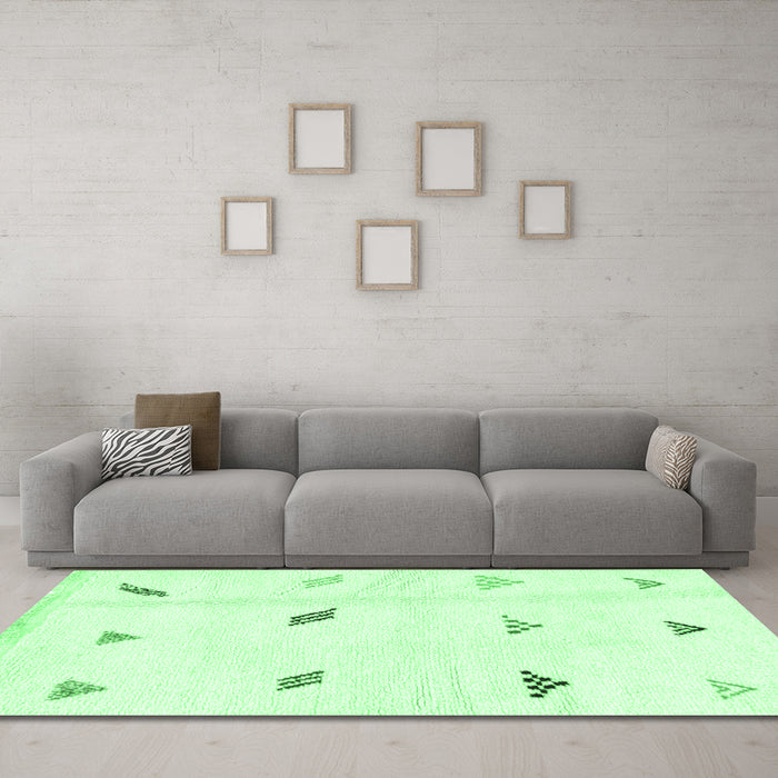 Machine Washable Solid Emerald Green Modern Area Rugs in a Living Room,, wshabs1810emgrn