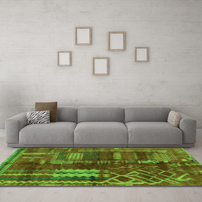 Machine Washable Oriental Green Modern Area Rugs in a Living Room,, wshabs1819grn
