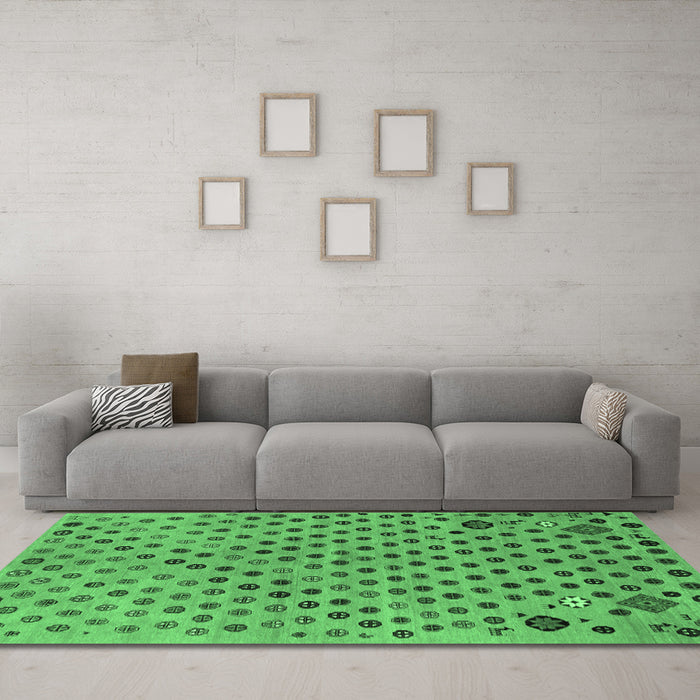 Machine Washable Oriental Emerald Green Modern Area Rugs in a Living Room,, wshabs1821emgrn