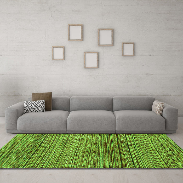 Machine Washable Oriental Green Modern Area Rugs in a Living Room,, wshabs1834grn