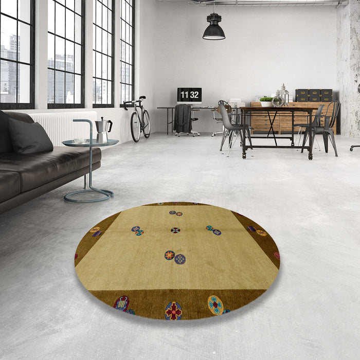 Round Abstract Orange Gold Modern Rug in a Office, abs1885