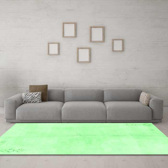 Machine Washable Solid Emerald Green Modern Area Rugs in a Living Room,, wshabs1908emgrn