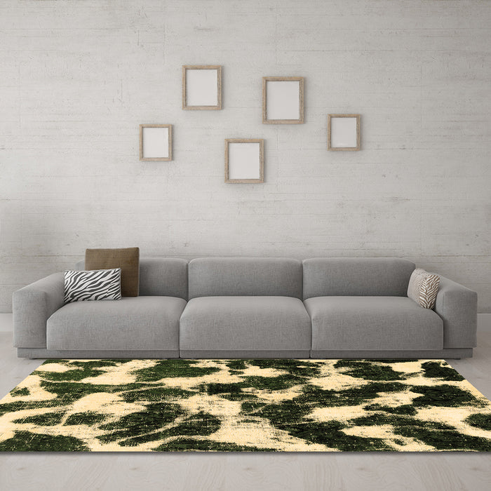 Machine Washable Abstract Brown Modern Rug in a Living Room,, wshabs1946brn