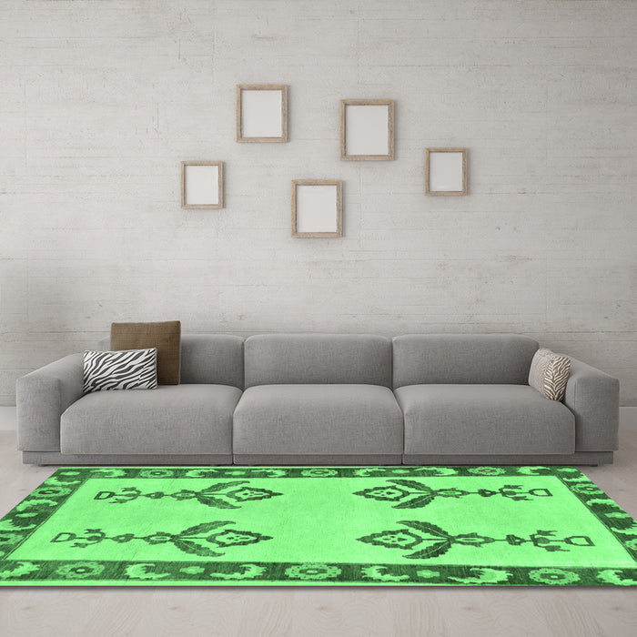 Machine Washable Oriental Emerald Green Modern Area Rugs in a Living Room,, wshabs1emgrn