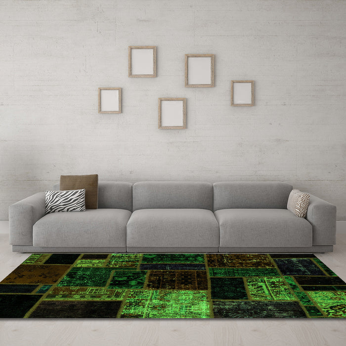 Machine Washable Patchwork Green Transitional Area Rugs in a Living Room,, wshabs2027grn