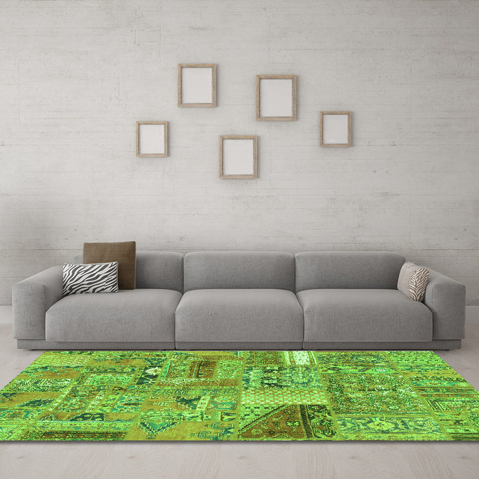 Machine Washable Patchwork Green Transitional Area Rugs in a Living Room,, wshabs2035grn