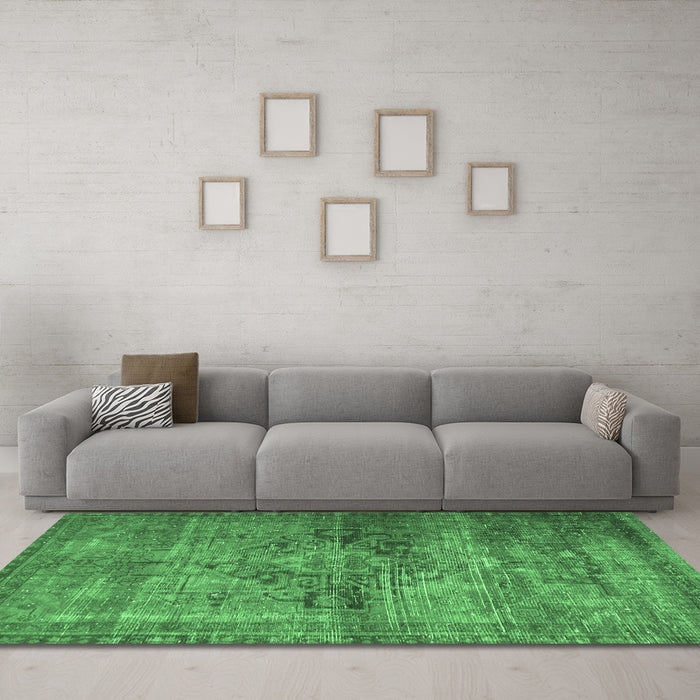 Machine Washable Oriental Emerald Green Traditional Area Rugs in a Living Room,, wshabs2045emgrn