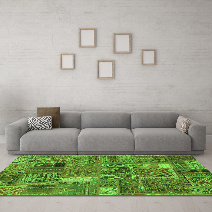 Machine Washable Patchwork Green Transitional Area Rugs in a Living Room,, wshabs2057grn