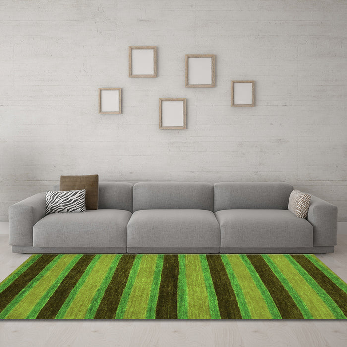 Machine Washable Abstract Green Modern Area Rugs in a Living Room,, wshabs206grn