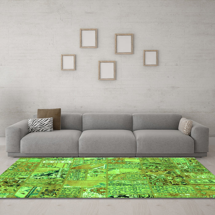 Machine Washable Patchwork Green Transitional Area Rugs in a Living Room,, wshabs2076grn