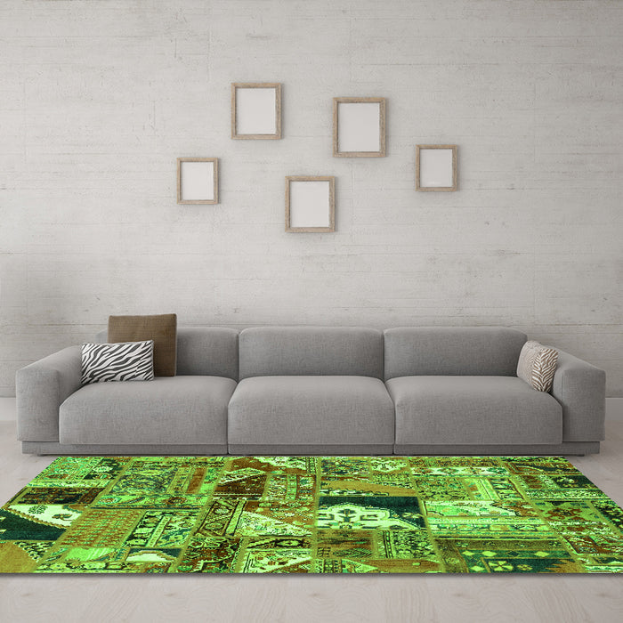 Machine Washable Patchwork Green Transitional Area Rugs in a Living Room,, wshabs2077grn