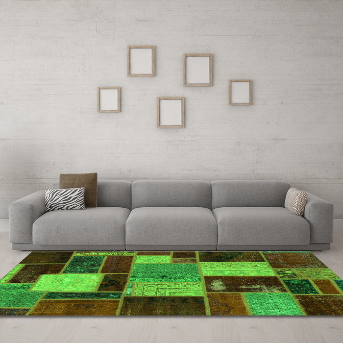 Machine Washable Patchwork Green Transitional Area Rugs in a Living Room,, wshabs2080grn