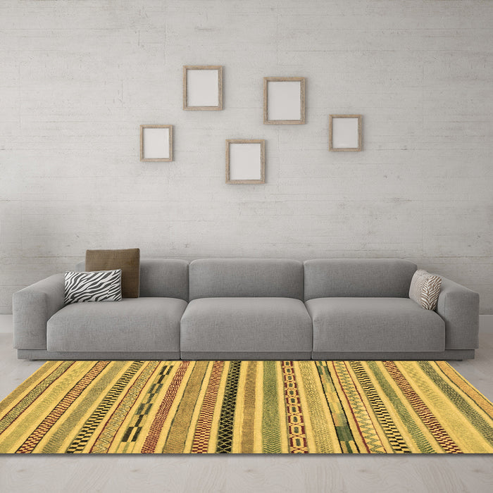 Machine Washable Abstract Brown Modern Rug in a Living Room,, wshabs2184brn