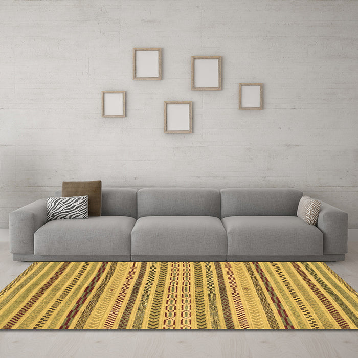 Machine Washable Abstract Brown Modern Rug in a Living Room,, wshabs2185brn