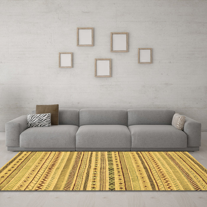 Machine Washable Abstract Brown Modern Rug in a Living Room,, wshabs2186brn
