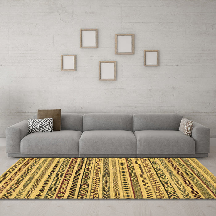 Machine Washable Abstract Brown Modern Rug in a Living Room,, wshabs2188brn