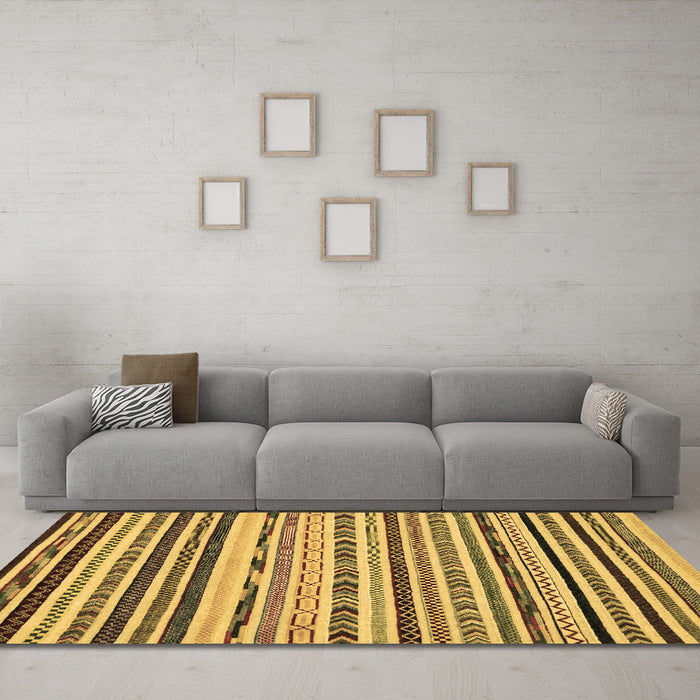 Machine Washable Abstract Brown Modern Rug in a Living Room,, wshabs2191brn
