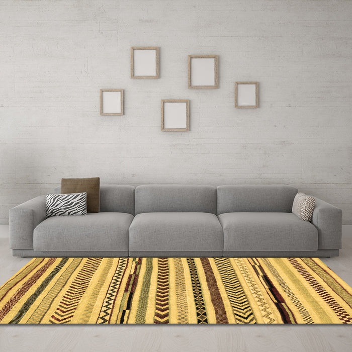 Machine Washable Abstract Brown Modern Rug in a Living Room,, wshabs2196brn