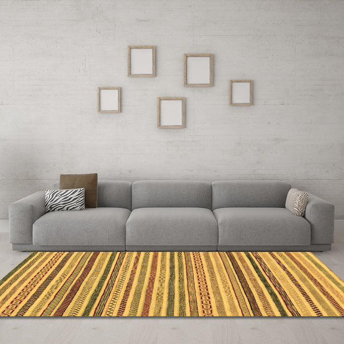 Machine Washable Abstract Brown Modern Rug in a Living Room,, wshabs2208brn