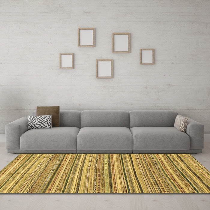 Machine Washable Abstract Brown Modern Rug in a Living Room,, wshabs2225brn