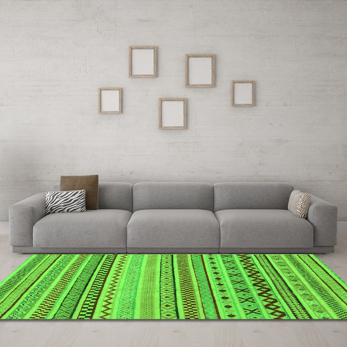 Machine Washable Abstract Green Modern Area Rugs in a Living Room,, wshabs2239grn