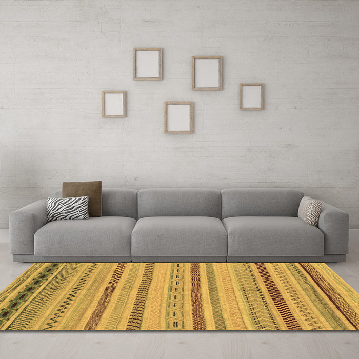 Machine Washable Abstract Brown Modern Rug in a Living Room,, wshabs2264brn