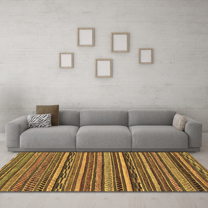Machine Washable Abstract Brown Modern Rug in a Living Room,, wshabs2267brn