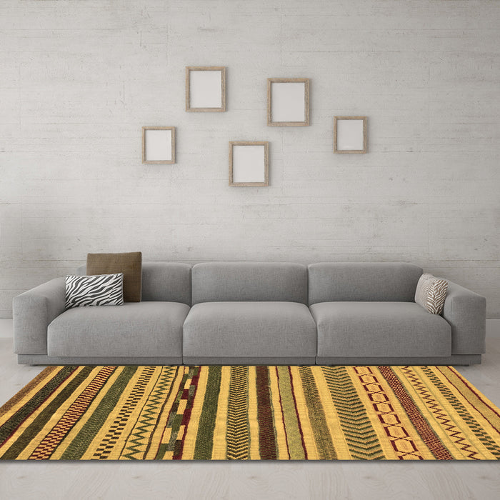 Machine Washable Abstract Brown Modern Rug in a Living Room,, wshabs2269brn