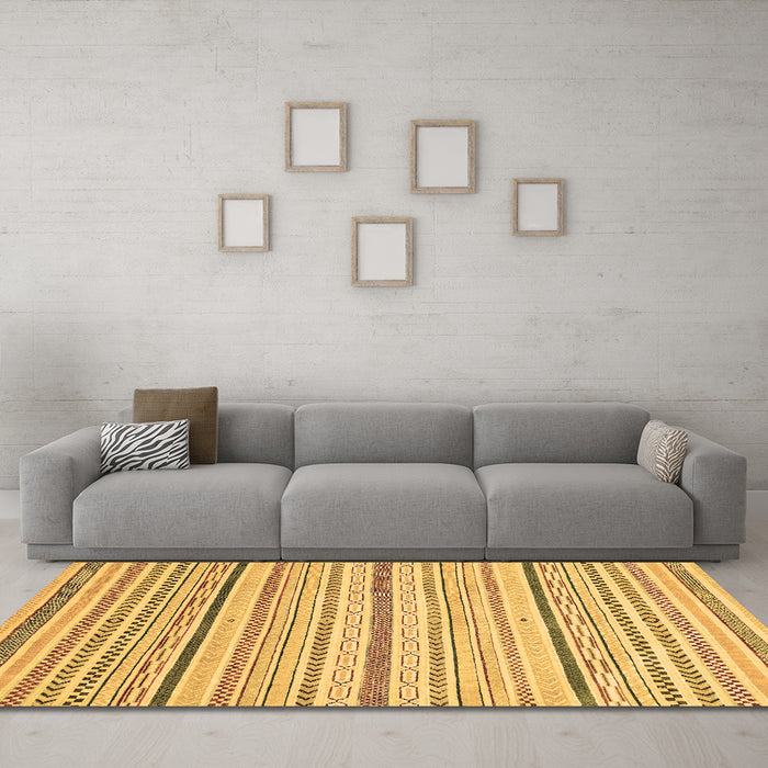 Machine Washable Abstract Brown Modern Rug in a Living Room,, wshabs2279brn
