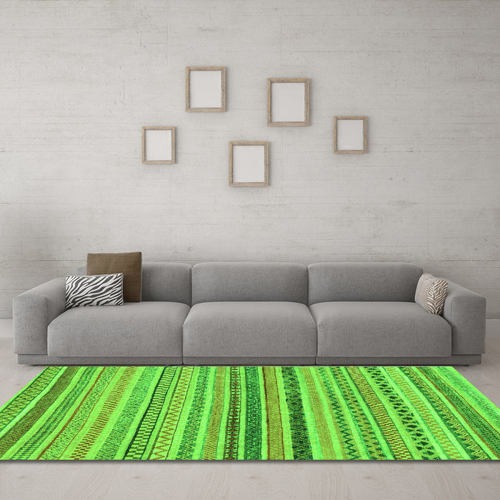 Machine Washable Abstract Green Modern Area Rugs in a Living Room,, wshabs2293grn